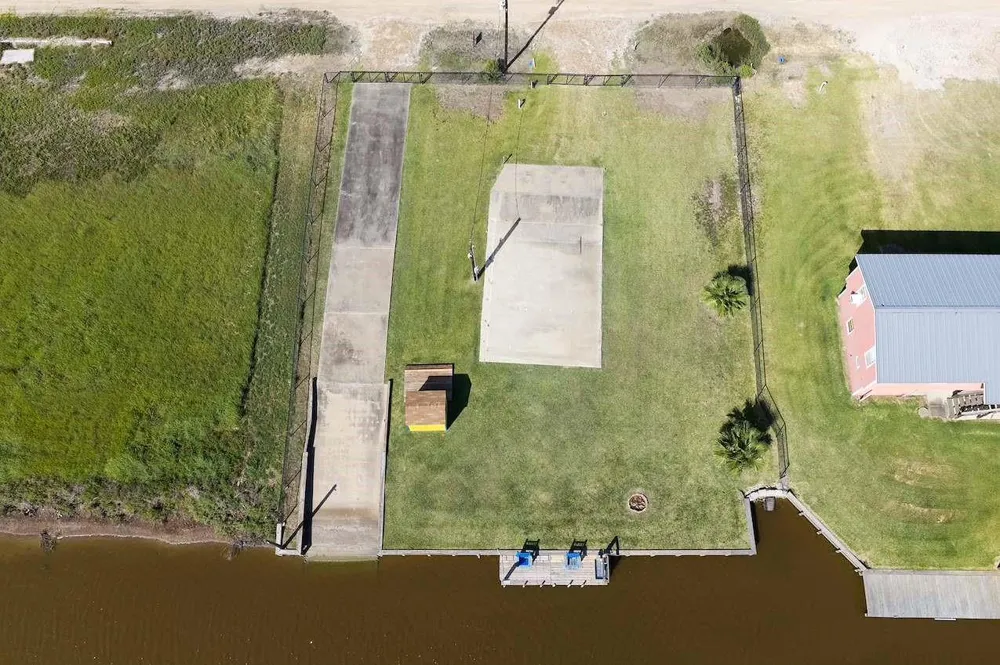 683 Hall Road Sargent, TX 77414