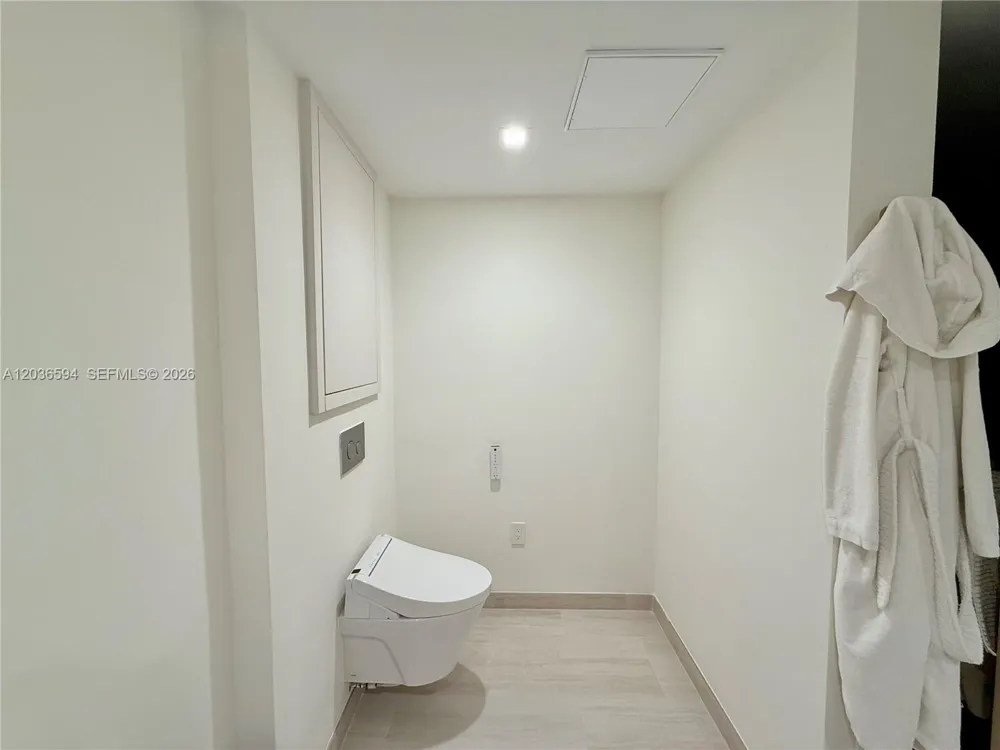 495 Brickell Ave #5106 Miami, FL 33131