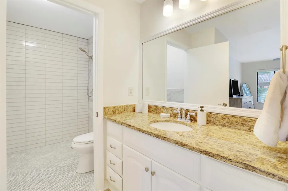 1107 Duncan Circle #102 Palm Beach Gardens, FL 33418