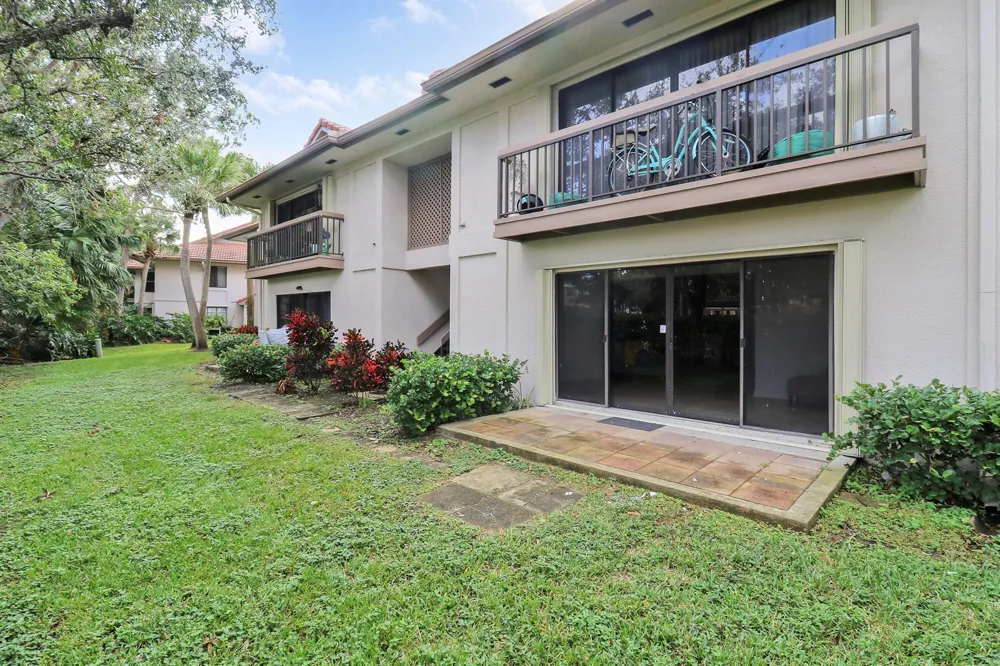 1107 Duncan Circle #102 Palm Beach Gardens, FL 33418