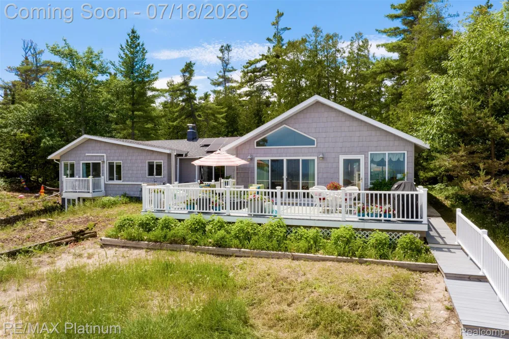 33090 East Side Drive Peaine Township, MI 49782
