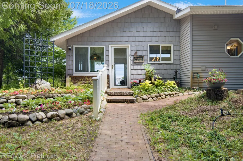 33090 East Side Drive Peaine Township, MI 49782