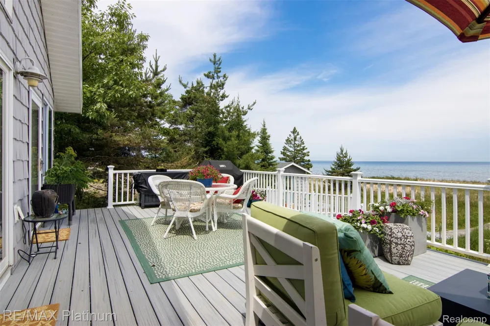 33090 East Side Drive Peaine Township, MI 49782