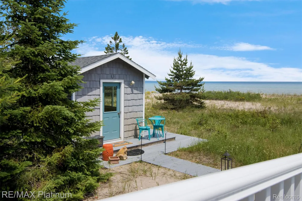 33090 East Side Drive Peaine Township, MI 49782