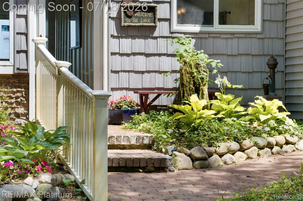 33090 East Side Drive Peaine Township, MI 49782