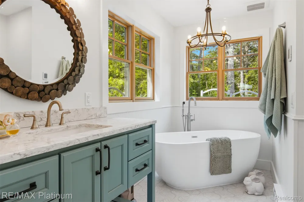 33090 East Side Drive Peaine Township, MI 49782