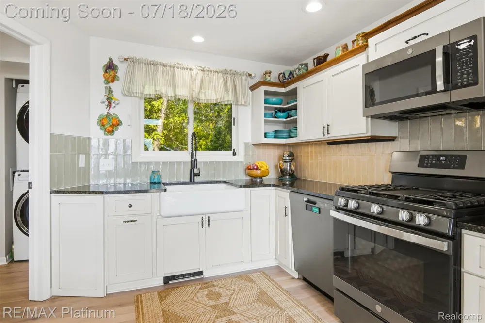 33090 East Side Drive Peaine Township, MI 49782