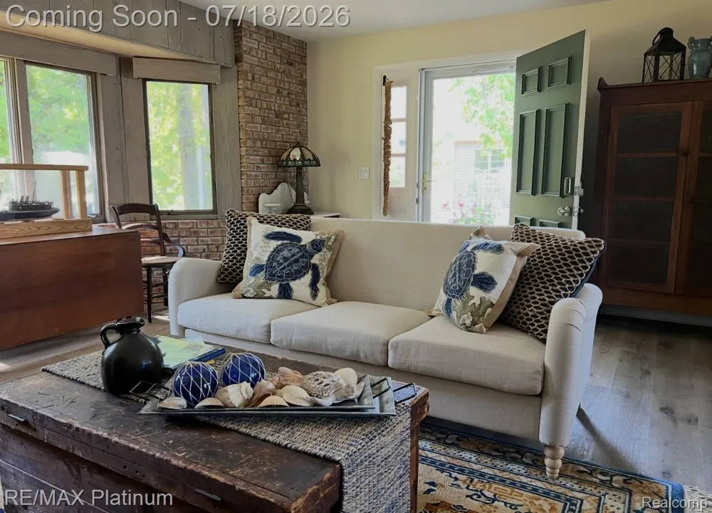 33090 East Side Drive Peaine Township, MI 49782