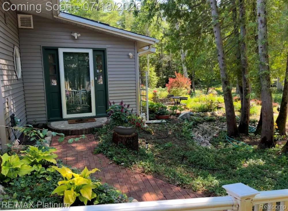 33090 East Side Drive Peaine Township, MI 49782