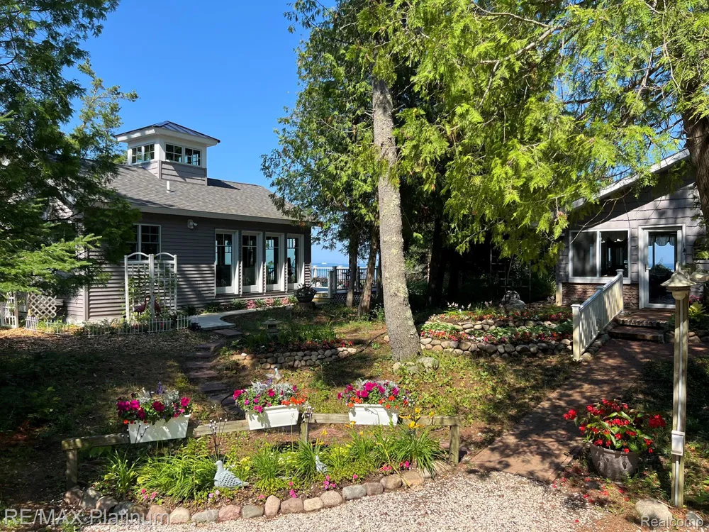 33090 East Side Drive Peaine Township, MI 49782