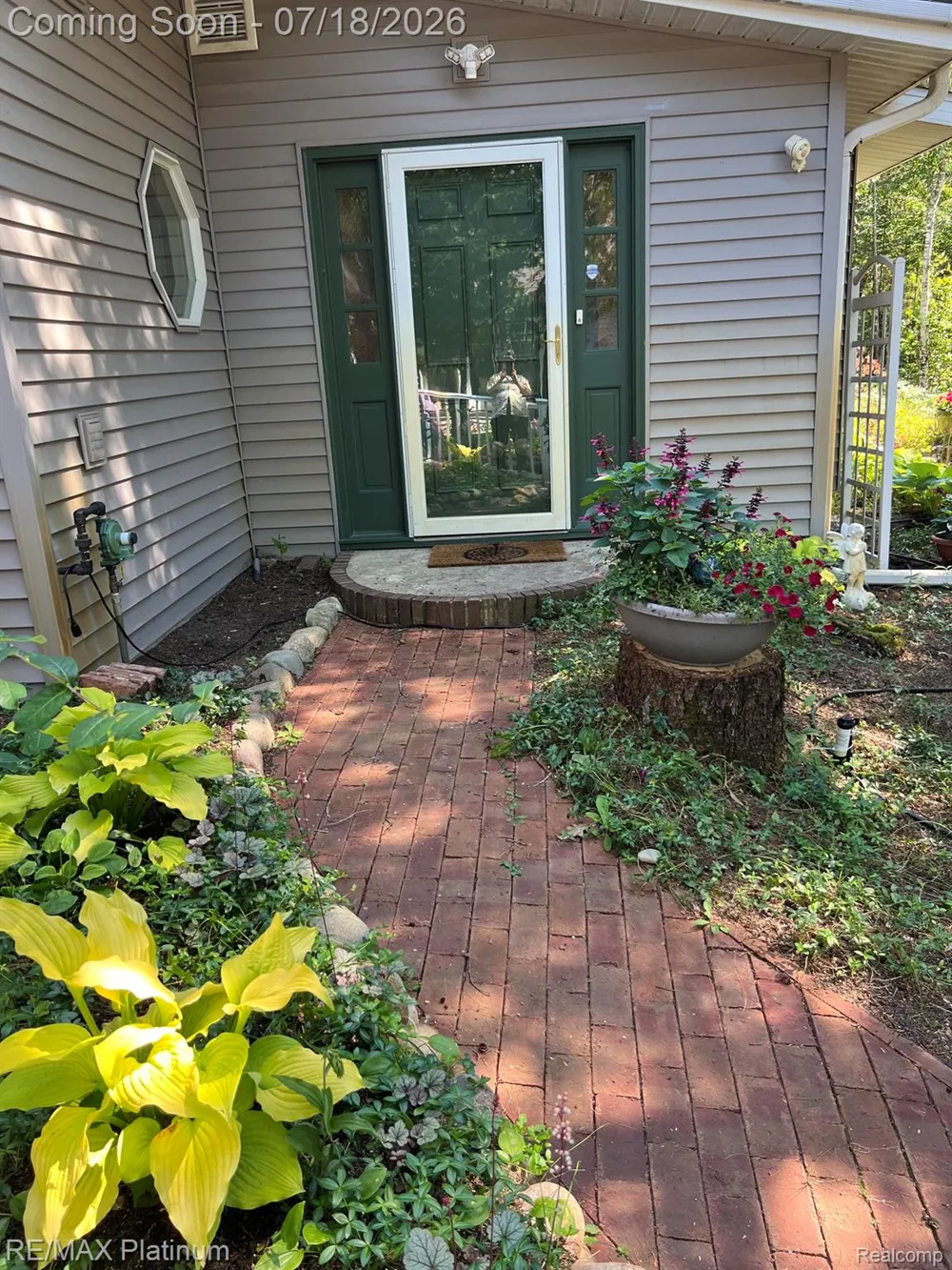 33090 East Side Drive Peaine Township, MI 49782
