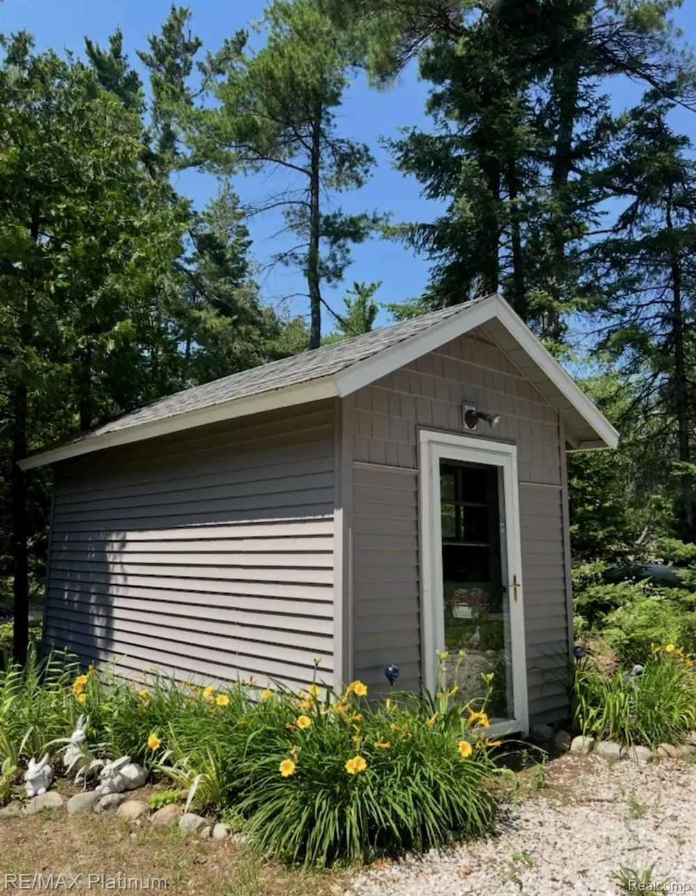 33090 East Side Drive Peaine Township, MI 49782