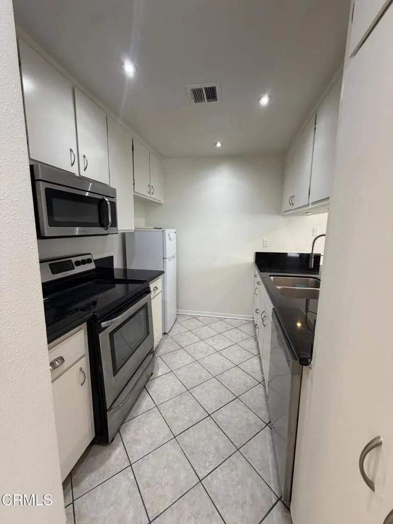 28835 Oakpath Drive Agoura Hills, CA 91301
