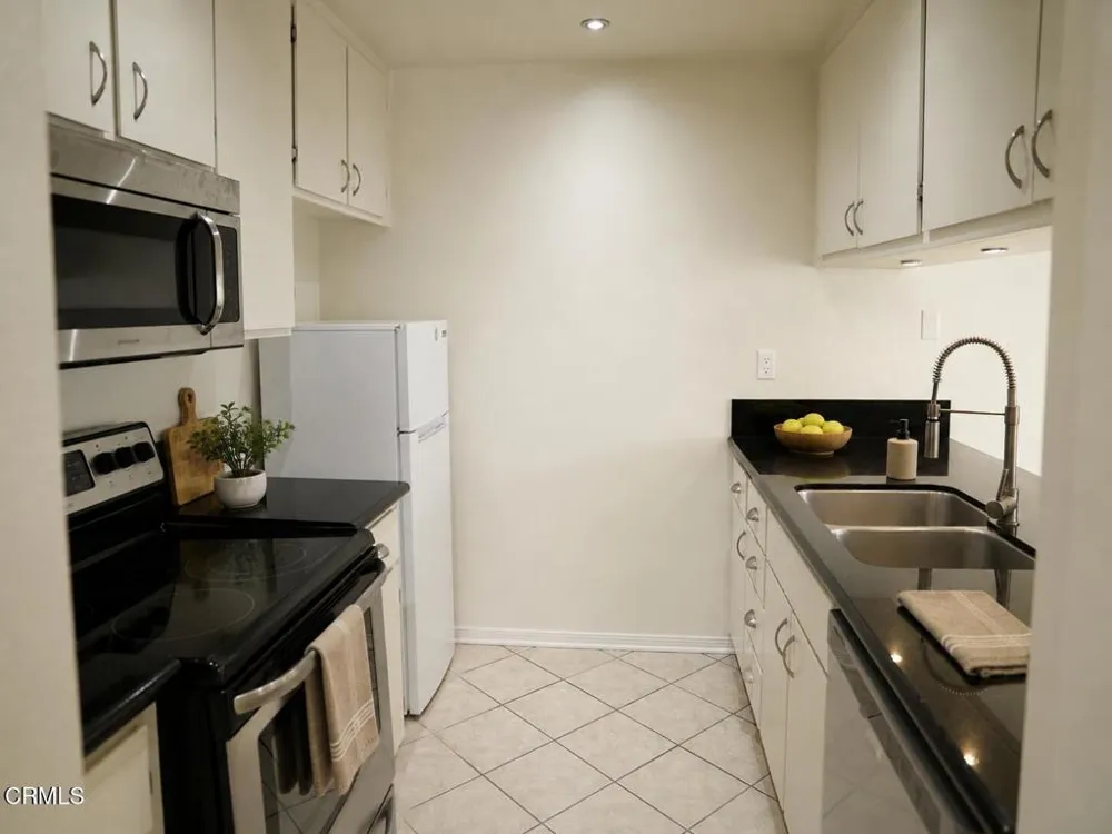 28835 Oakpath Drive Agoura Hills, CA 91301