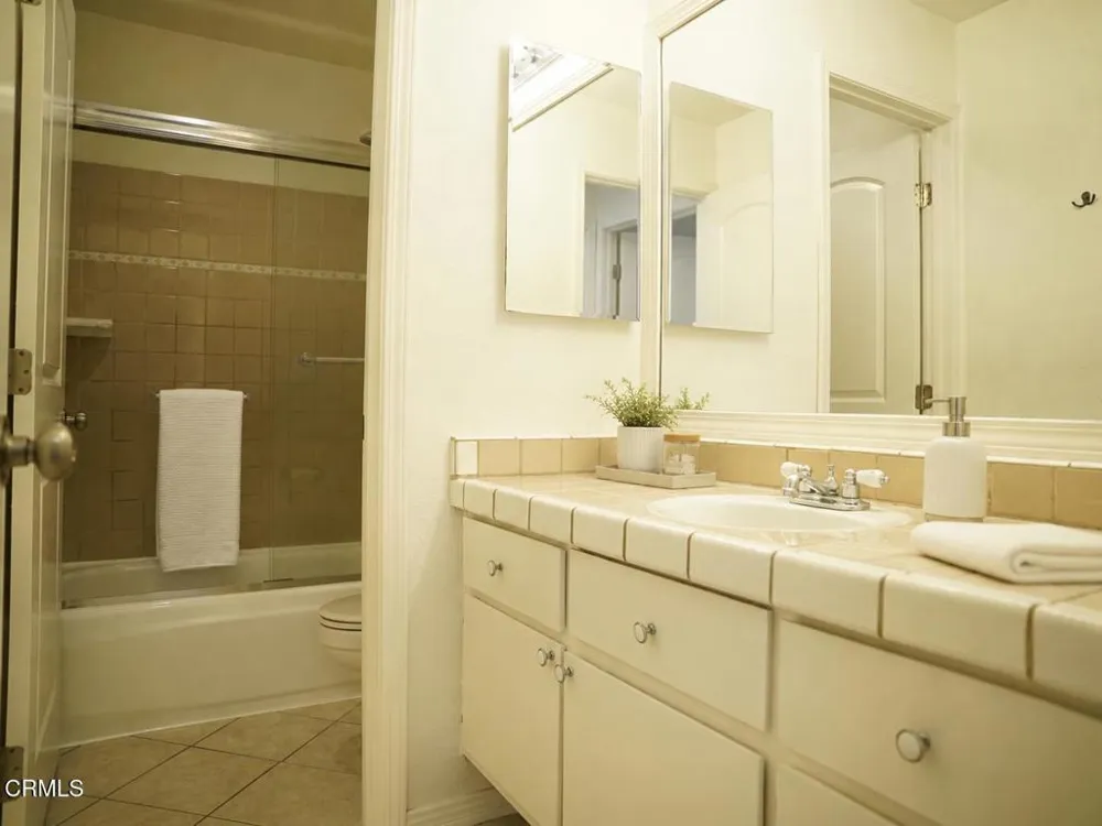 28835 Oakpath Drive Agoura Hills, CA 91301