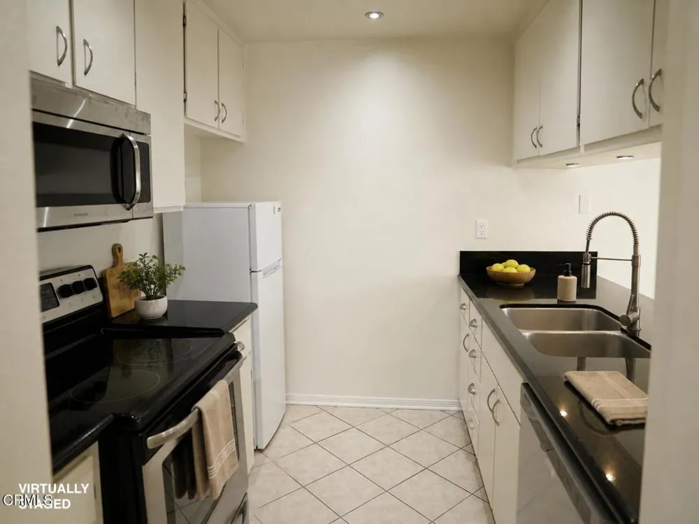 28835 Oakpath Drive Agoura Hills, CA 91301