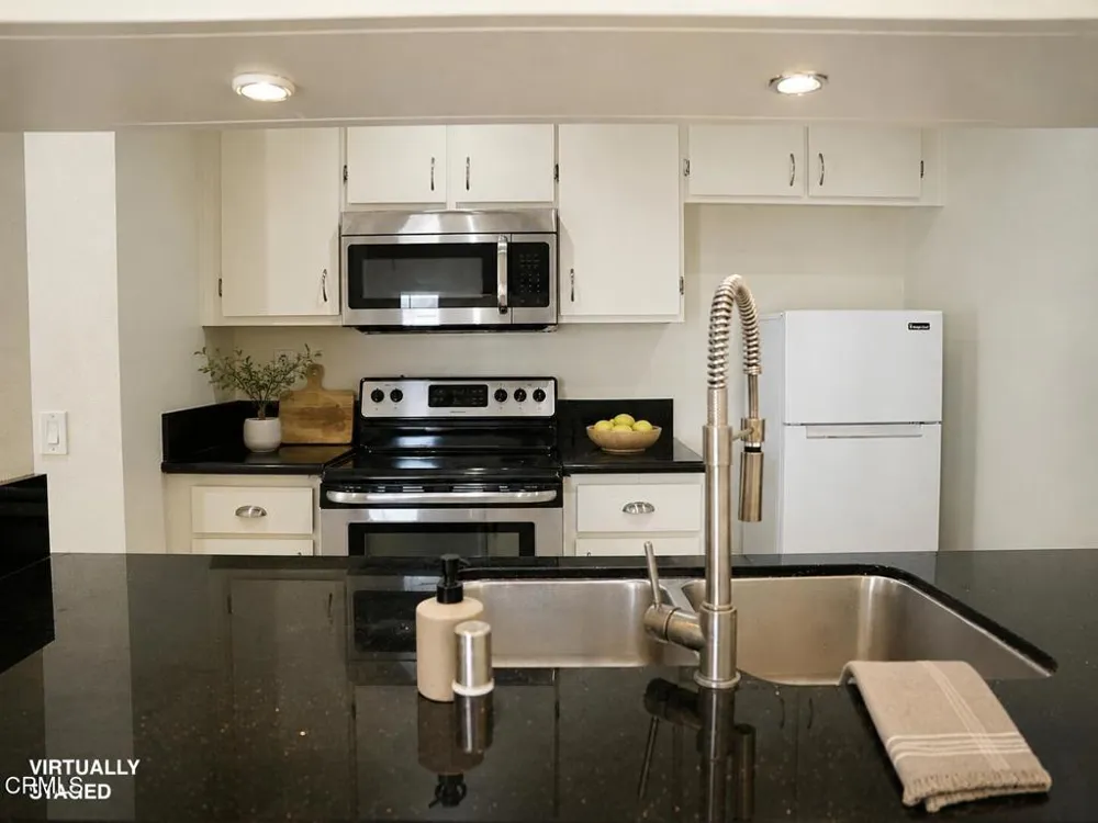 28835 Oakpath Drive Agoura Hills, CA 91301