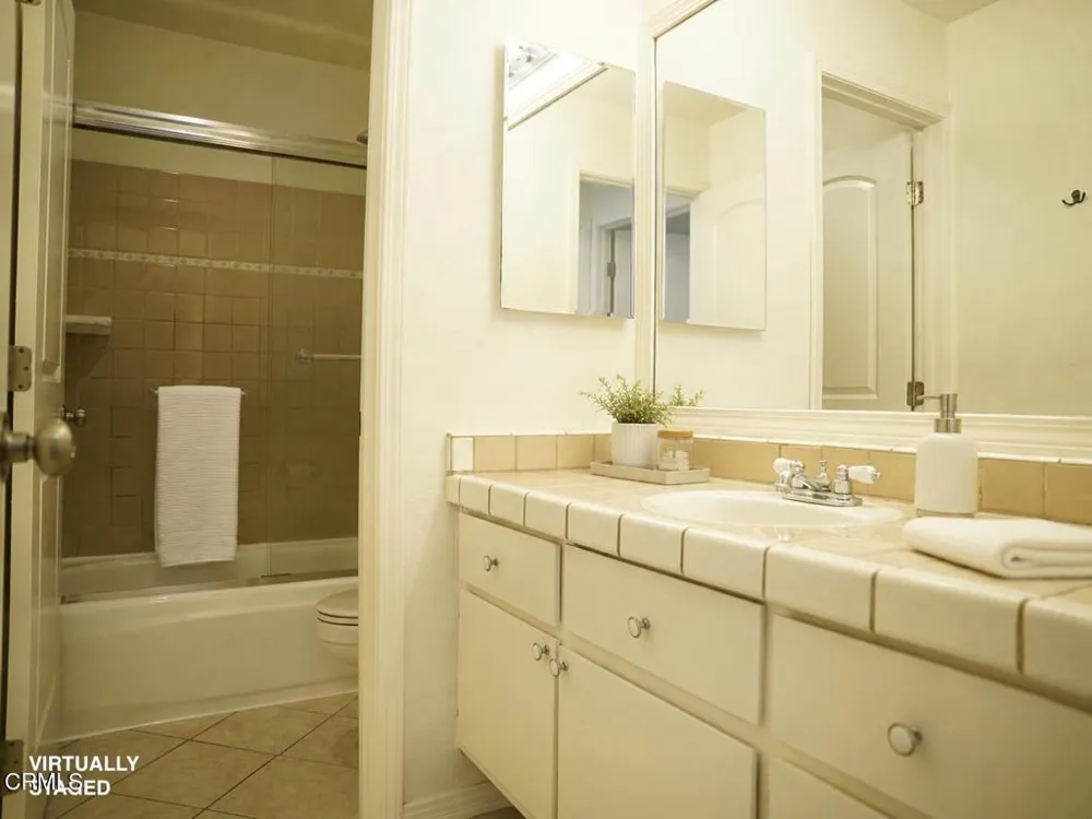 28835 Oakpath Drive Agoura Hills, CA 91301