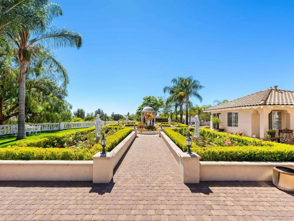 15043 Saddle Creek Drive Valley Center, CA 92082