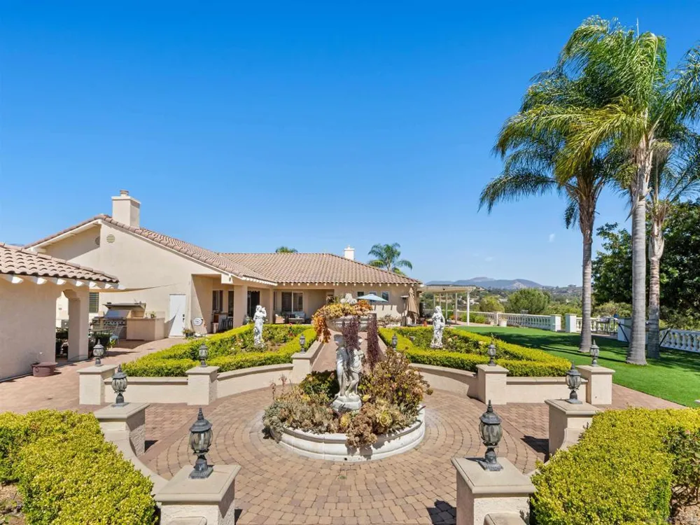 15043 Saddle Creek Drive Valley Center, CA 92082