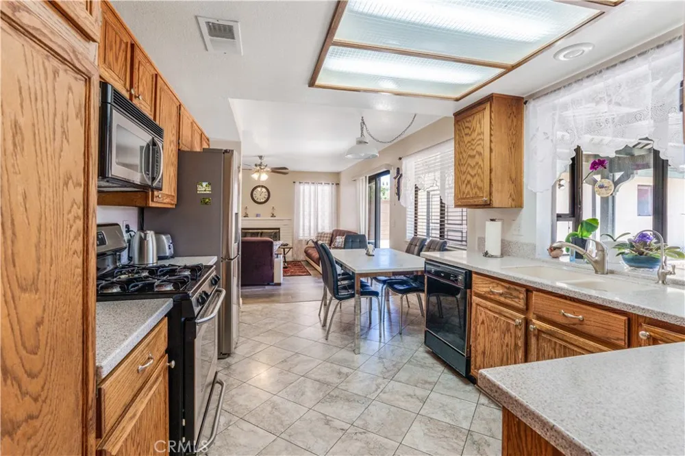 2102 Redrock Ct Palmdale, CA 93551