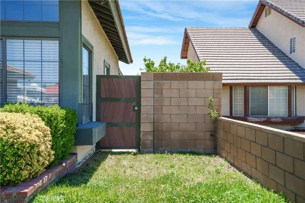 2102 Redrock Ct Palmdale, CA 93551
