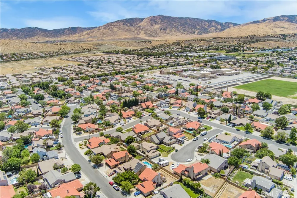 2102 Redrock Ct Palmdale, CA 93551