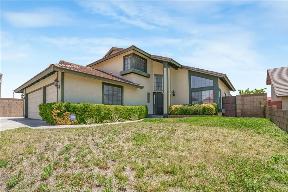 2102 Redrock Ct Palmdale, CA 93551