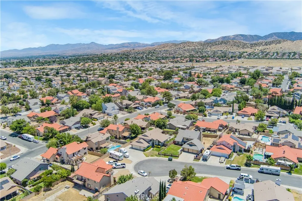 2102 Redrock Ct Palmdale, CA 93551