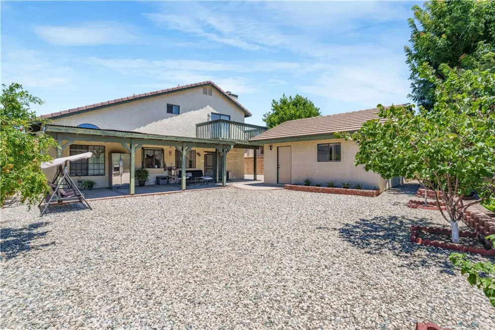 2102 Redrock Ct Palmdale, CA 93551
