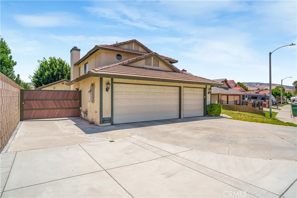 2102 Redrock Ct Palmdale, CA 93551