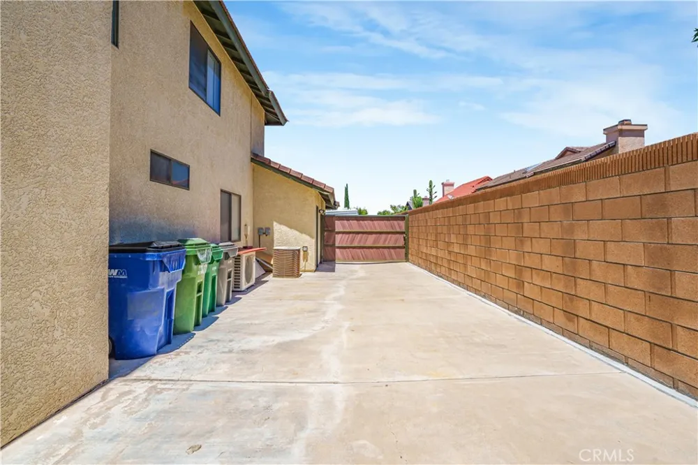 2102 Redrock Ct Palmdale, CA 93551
