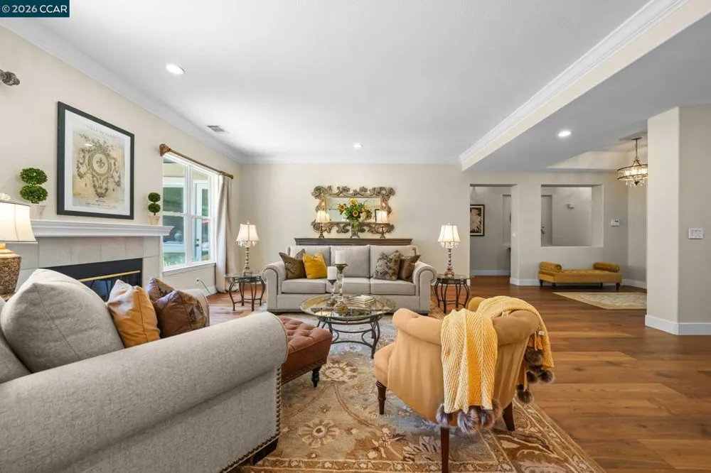 110 Forest Hill Dr Clayton, CA 94517