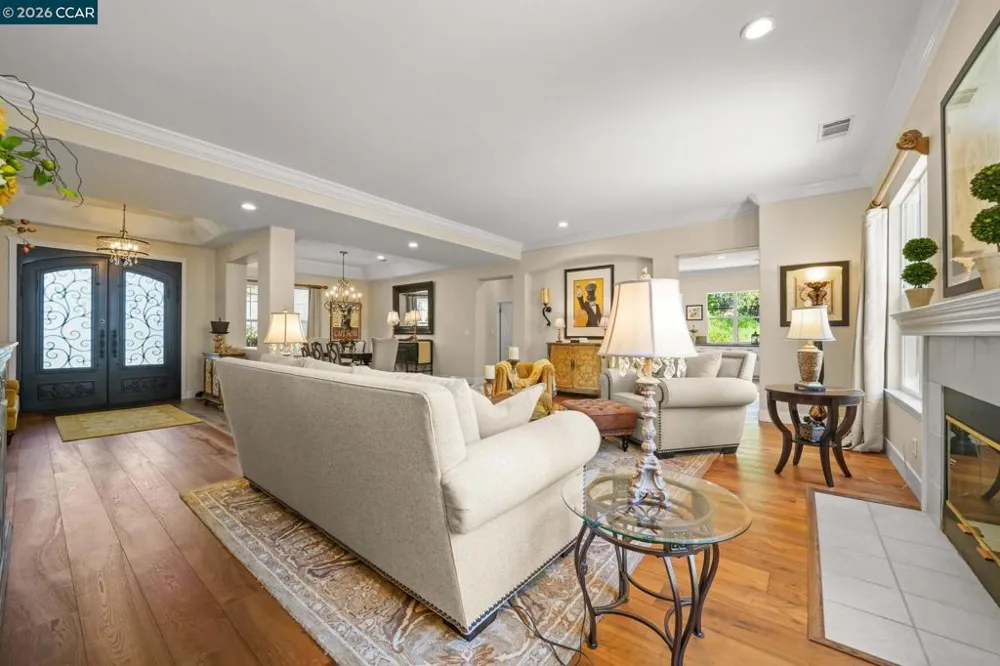 110 Forest Hill Dr Clayton, CA 94517