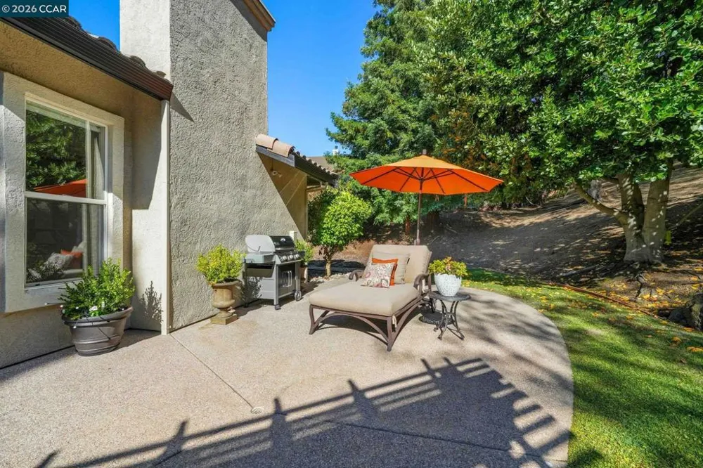110 Forest Hill Dr Clayton, CA 94517
