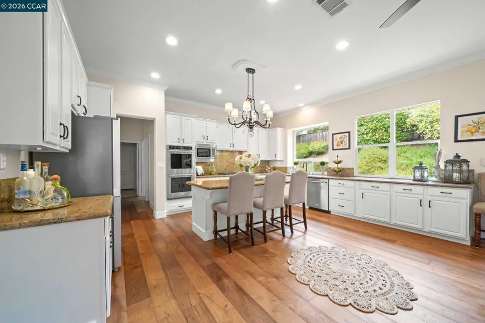 110 Forest Hill Dr Clayton, CA 94517