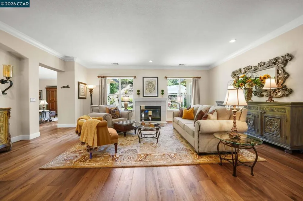 110 Forest Hill Dr Clayton, CA 94517