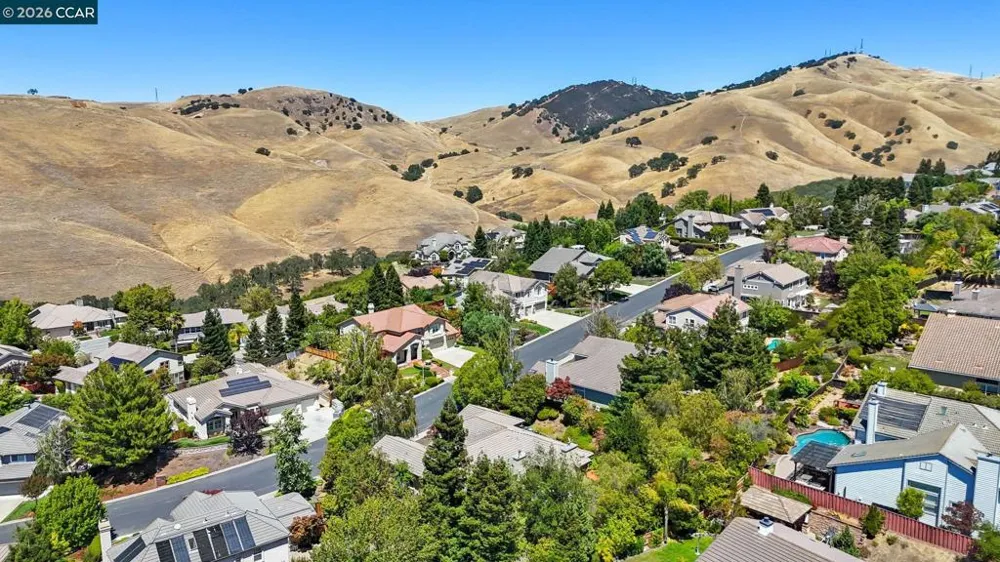 110 Forest Hill Dr Clayton, CA 94517