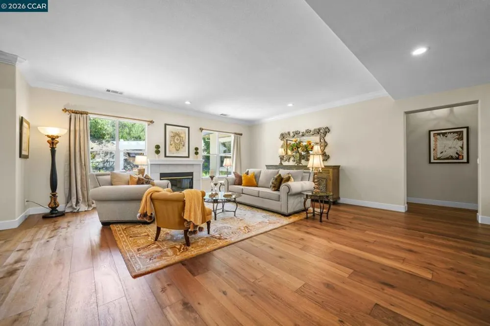 110 Forest Hill Dr Clayton, CA 94517