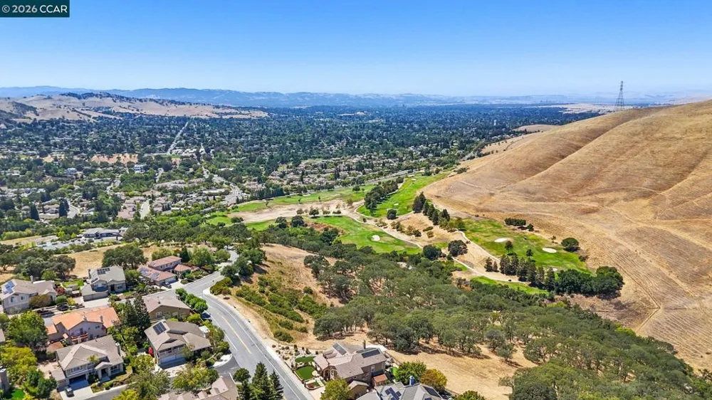110 Forest Hill Dr Clayton, CA 94517
