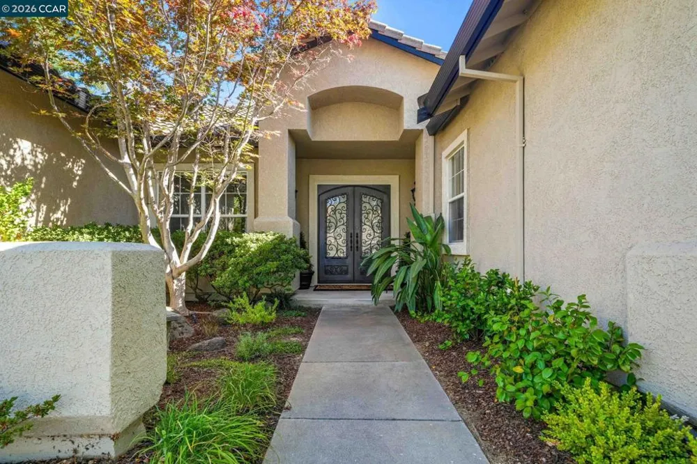 110 Forest Hill Dr Clayton, CA 94517
