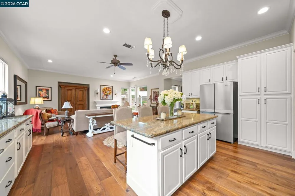 110 Forest Hill Dr Clayton, CA 94517