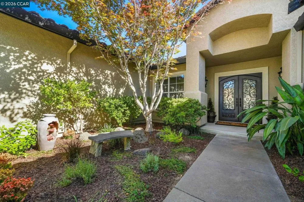 110 Forest Hill Dr Clayton, CA 94517