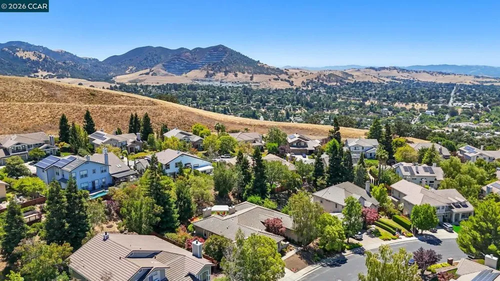 110 Forest Hill Dr Clayton, CA 94517