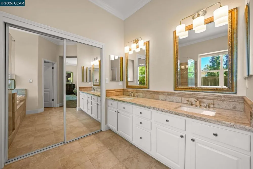 110 Forest Hill Dr Clayton, CA 94517