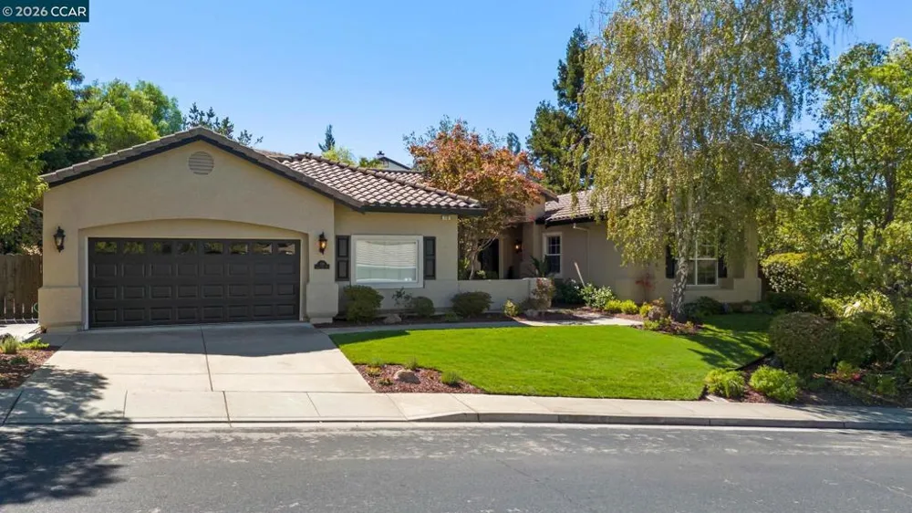 110 Forest Hill Dr Clayton, CA 94517