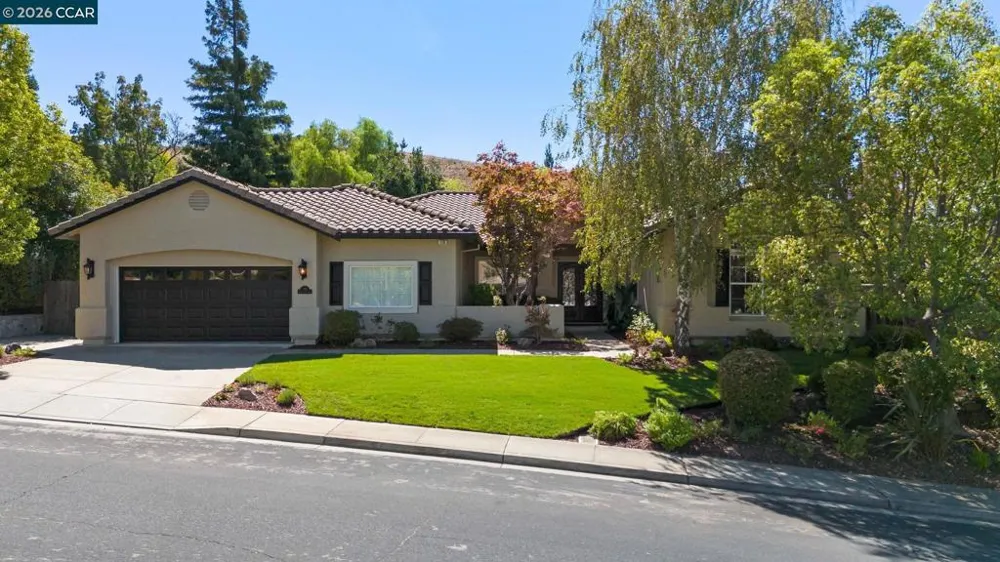 110 Forest Hill Dr Clayton, CA 94517