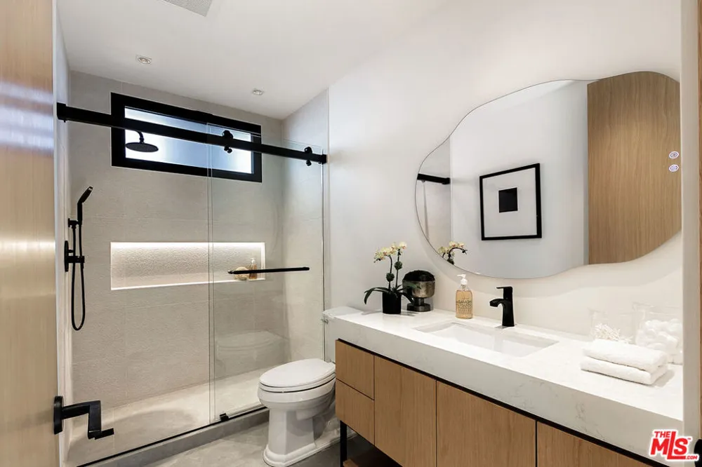 2202 California Avenue Santa Monica, CA 90403