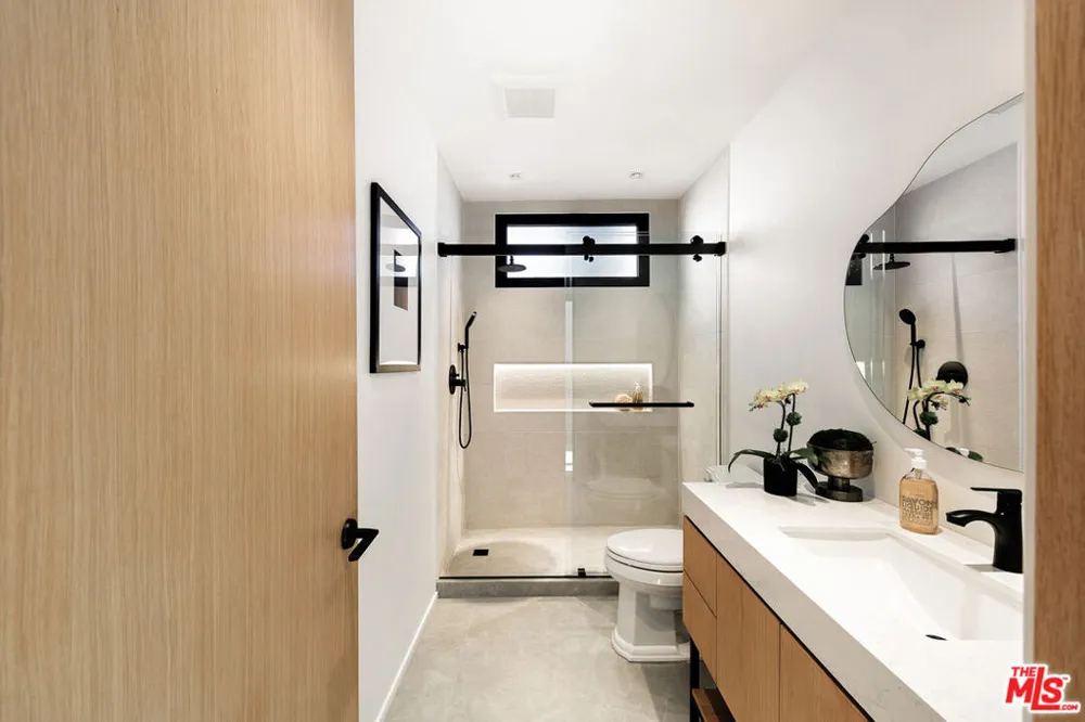 2202 California Avenue Santa Monica, CA 90403
