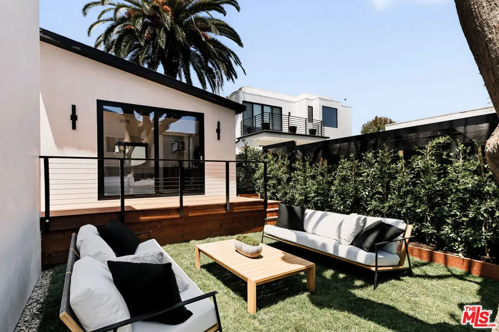 2202 California Avenue Santa Monica, CA 90403